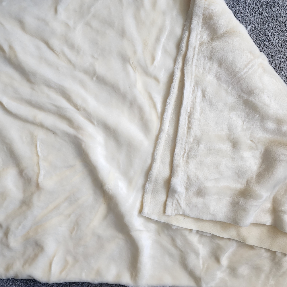 2 yard x 64" Cream Off-White Faux Fur Soft Low pile dense Costume Cosplay Sew
